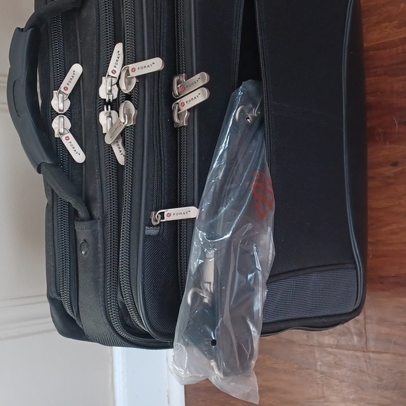 Foray Rolling Laptop/Computer/Pilot/Flight Travel Bag. Multiple Partitions - Picture 6 of 16